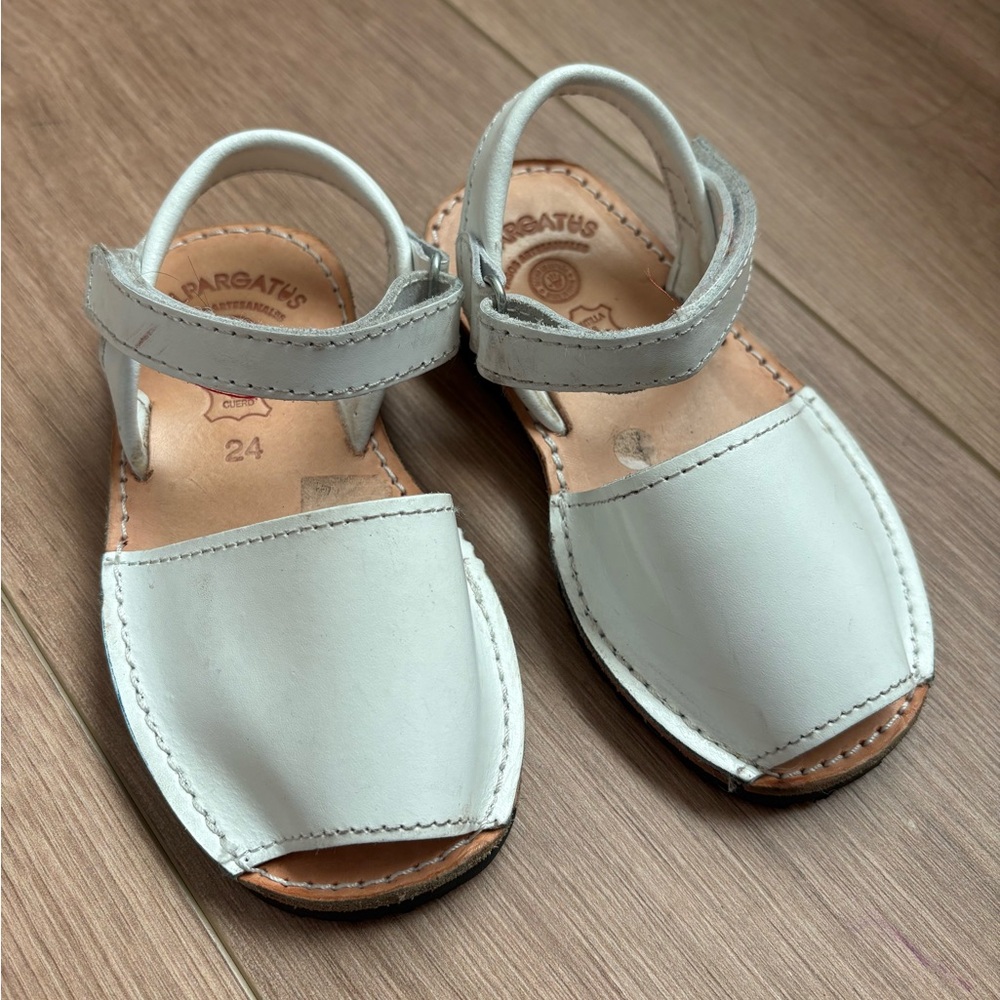 Kids White Sandals leather Alpargatas.